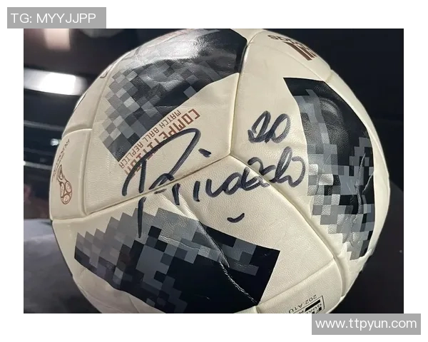 足球明星大牌手拿包视频揭秘时尚潮流与运动风格的完美结合