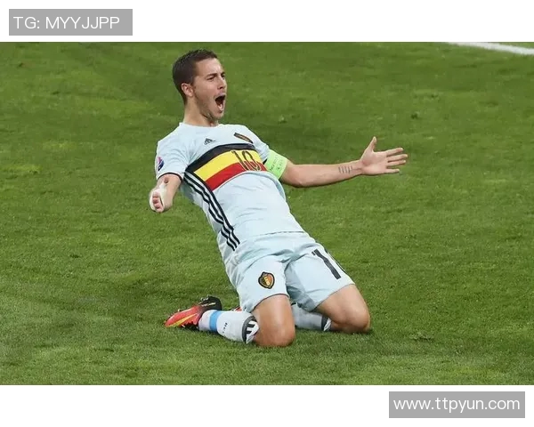 足球明星背影壁纸精选展现运动魅力与个性风采的视觉盛宴